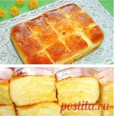 Пирог с сыром -  нет ничего вкуснее! 
Молоко – 200 мл
Дрожжи (сухие) – 1,5 ч.л.
Сливочное масло (в тесто – 50 гр.;для смазывания слоёв – 120 гр.) -170
Яйцо – 1 шт.
Яичный желток -1 шт.
Соль -1/4 ст.л.
Сахар – 0,5 ст.л.
Мука -350 гр.
Сыр твёрдый – 200 гр.
Готовим тесто для пирога, для этого в тёплом молоке растворяем дрожжи с сахаром, добавляем яйцо, соль, размягчённое сливочное масло, муку и замешиваем тесто.
