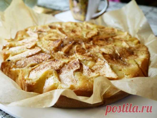 Шарлотка с яблоками рецепт / Простые рецепты