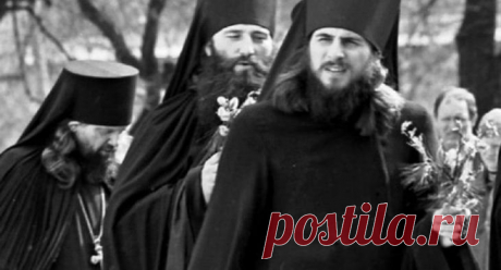 Кровавая Пасха Пасху в 1993 году праздновали 18 апреля. Это была вторая Пасха в моей жизни. И когда на ночной службе мы радостно кричали «Воистину Воскресе», даже представить себе было невозможно, какими страшными с...