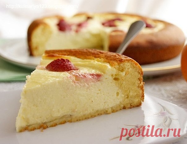 БЫСТРЫЙ ТВОРОЖНЫЙ ПИРОГ- ВАТРУШКА
Вкуснооооо....)))

Ингредиенты:
Бисквитное тесто на сметане:
- 2 яйца
- 1/2 стакана сахара
- 1 стакан сметаны
- 1/2 ч.л. соды
- 1 стакан муки
- 2 ст.л. растопленного сливочного масла
Начинка:
- 500 г творога
- 1/2 стакана сахара (или меньше, по вкусу)
- 3 яйца
- 1 ст.л. манной крупы
(стакан = 250 мл)
Можно добавить по вкусу любые ягоды, изюм и пр.

Приготовление:
1. Яйца взбить с сахаром (минут 5). Добавить сметану, соду, муку и растопленн...