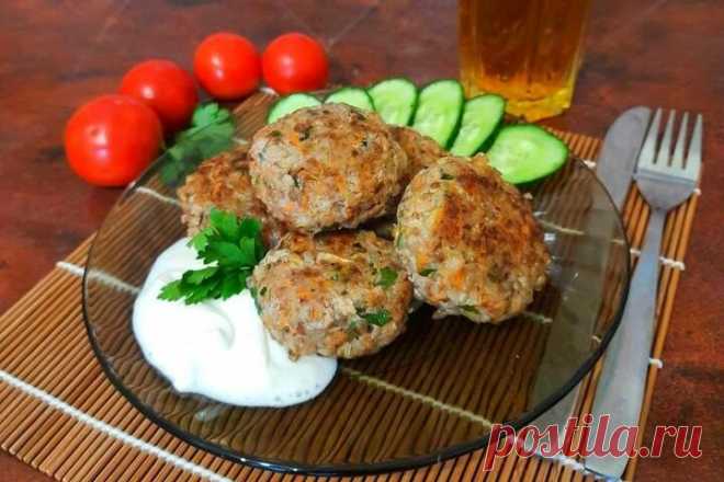 После ужина осталась гречка? Приготовьте гречаники с мясным фаршем!  Сегодня их готовила.
