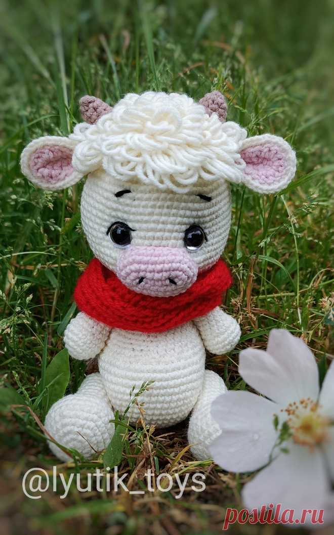 PDF Телёнок Боб крючком. FREE crochet pattern; Аmigurumi toy patterns. Амигуруми схемы и описания на русском. Вязаные игрушки и поделки своими руками #amimore - телёнок, корова, коровка, бык, бычок из обычной пряжи.