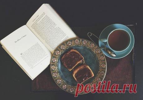 10 книг, которые читаются за одну ночь 

Держать читателя в постоянном напряжении и при этом рассказывать по-настоящему достойную историю — искусство, которым владеет далеко не каждый писатель. Но существуют такие книги, которые при небольшом объеме способны увлечь настолько, что весь мир отходит на второй план. 

1. Диана Сеттерфилд — Тринадцатая сказка 
Готическая история, в которой есть старинное мрачное поместье, семейные тайны, призраки, хитросплетение судеб и ощущени...