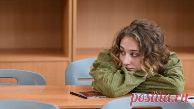Юрист объяснила, чего не имеют права делать проверяющие на ЕГЭ. Проверяющие во время ЕГЭ должны соблюдать требования законодательства. Во-первых, они не имеют права обыскивать школьников, а тем более проводить личный досмотр и прикасаться к телу подростков. Об этом "Газете.Ru" рассказала ...