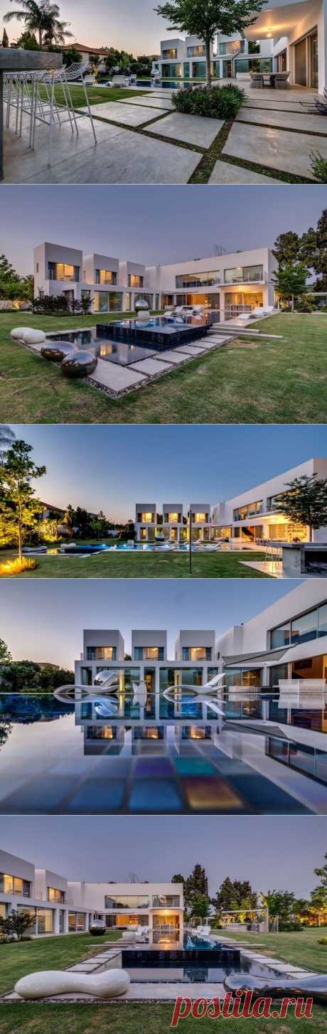 Unique Contemporary Villa