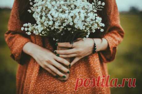 С Днём "Спасибо" Друзья !

Есть слово, что оскомину не набивает. 
«Спасибо» сколько раз ни повтори, 
Не будет лишней благодарность. 
Когда она от сердца и души, 
Тогда всем в радость.