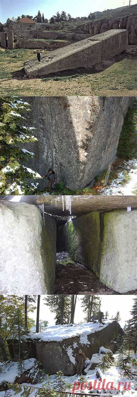 В предгорьях Алтая найден загадочный мегалитический комплекс | Велемудр