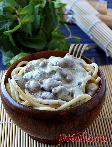 Куриные сердечки в сырном соусе.