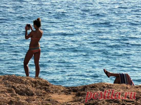 Врачи рассказали об опасности секса в воде Врачи выяснили, что каждый половой акт в воде увеличит вероятность развития цистита у женщины, пишет obozrevatel. Помимо этого, по словам экспертов, занятие сексом в соответствующей обстановке — это больший шанс получить заболевание. Урологи говорят о том, что вода не смывает все сперматозоиды. Вместе с тем она не может защитить от получения заболеваний передающихся половым путем. 