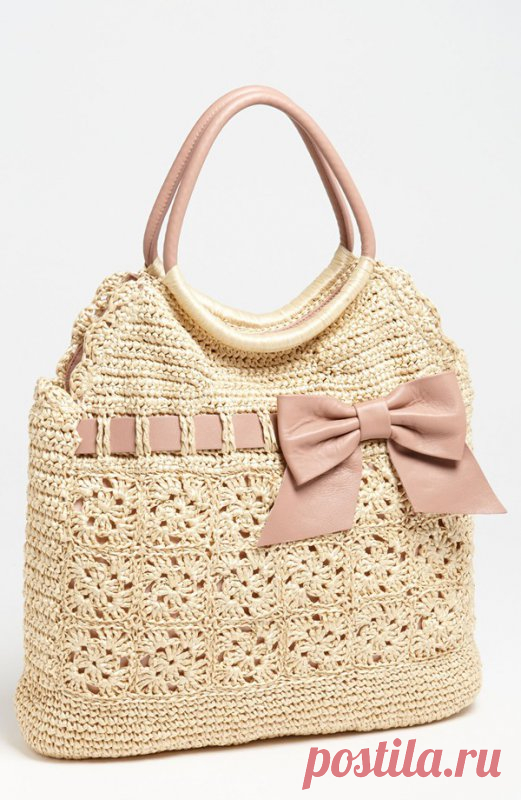 Сумочка Red Valentino, связанная крючком Сумочка Red Valentino, связанная крючком, не вызывает ничего, кроме восторга.