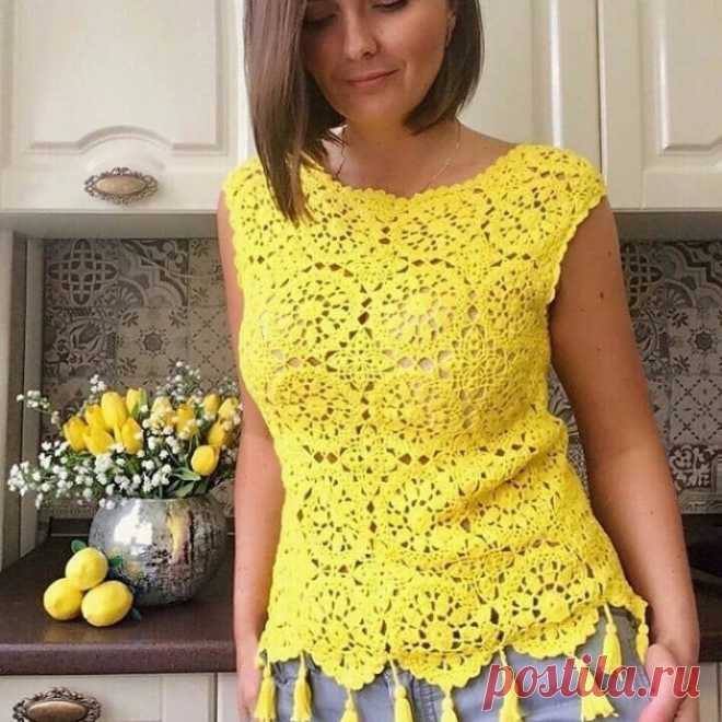 ​Яркий топ с бахромой