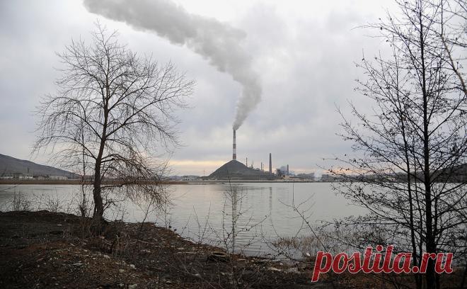Правительство обсудило углеродную «развилку» для России. Первый вице-премьер Андрей Белоусов обсудил с министерствами и бизнесом план реализации стратегии по декарбонизации. На совещании встал вопрос о выборе оптимальной для России модели платы за выбросы