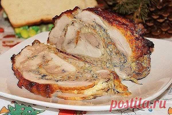 Зачем вам эта колбаса? Приготовьте лучше рулетик мясной, такой ароматный и сочный!
КУРИНЫЙ РУЛЕТ С ФАРШЕМ
Ингредиенты : 
- куриные бедра — 3 шт.,
- фарш куриный филейный — 200 гр, 
- морковь — 1 шт.,
- лук репчатый — 1 шт., 
- соль и перец черный по вкусу,
- горчица — 20 гр 
- сыр твердый — 100 гр,
- сметана — 50 гр, 
- масло растительное 
Приготовление :
1. С куриных бедер удалить кости, мякоть разложить пластом, слегка отбить. Посолить и поперчить. На поверхность уложить...