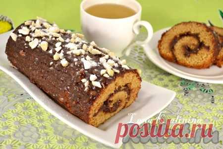 Медовый рулет - 10 пошаговых фото в рецепте Медовый рулет - очень вкусная и простая выпечка. Его можно быстро испечь к вечернему чаю для своих родных, можно предложить и гостям. Смазать рулет можно чем угодно - любым кремом, сгущенкой, повидлом или джемом. Я смазала пастой 