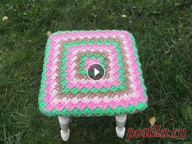 Сидушка на табурет баварской вязкой/Seat on a stool Bavarian knitted Вяжу очередную сидушку на табуретку. выбрала очень красивый узор, на мой взгляд. Узор вяжется баварской вязкой. скажем так, не для самых начинающих вя...