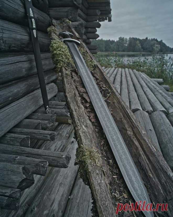 Меч. Дамасская сталь.