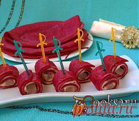 Свекольные блинчики с сельдью и сливочным сыром