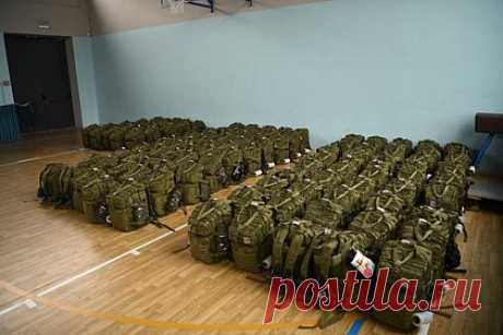 Для белгородских школ закупили дивизионные аптечки. Директорам всех школ в Белгороде выдадут дивизионные аптечки. Об этом сообщил мэр города Валентин Демидов в своем Telegram-канале. Он пояснил, что администрация области закупила аптечки в максимальной комплектации. Их содержимое позволит оказать помощь десяткам людей в самых разных ситуациях, уточнил градоначальник.