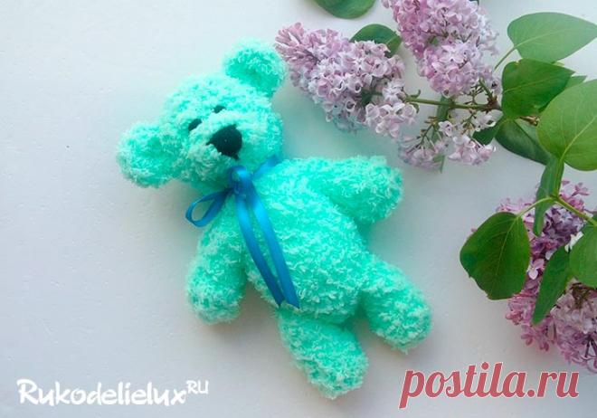 В этом мастер-классе свяжем плюшевого мишку амигуруми своими руками крючком с пошаговыми фото. Многие просто обожают плюшевых медвежат.