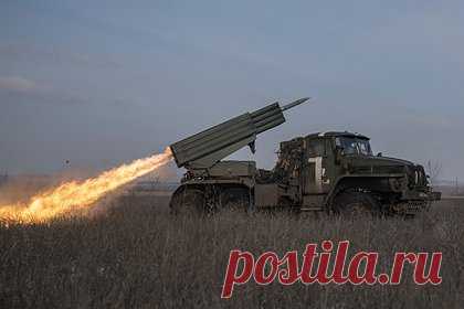 В Запорожской области сообщили об обстреле со стороны ВСУ. Владимир Рогов сообщил в своем Telegram-канале, что Вооруженные силы Украины (ВСУ) обстреливают город Токмак в Запорожской области. По его словам, обстрел ведется из ракетных систем залпового огня. Он также отметил, что в регионе работают системы противовоздушной обороны.