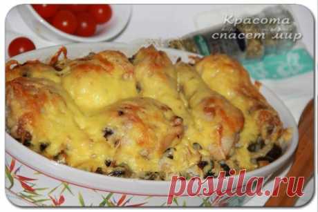 Куриные ножки с картошкой и грибами в духовке.