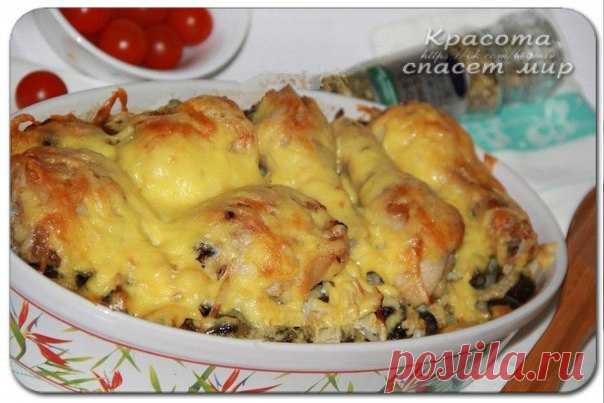 Куриные ножки с картошкой и грибами в духовке.