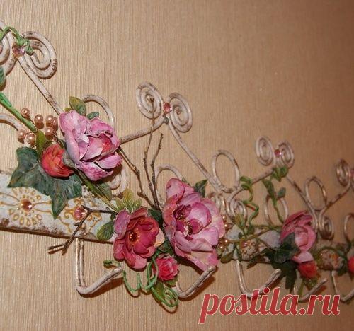 Украшаем вешалку цветами из пластиковых бутылок