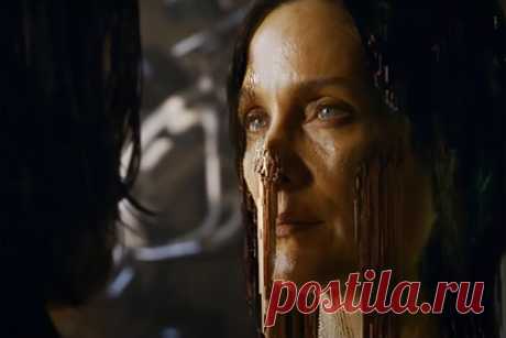 Вышел финальный трейлер новой «Матрицы». Вышел финальный трейлер к фильму «Матрица: Воскрешение». Официальный ролик к новой «Матрице» длится почти три минуты. В нем Нео вспоминает события первой картины. Премьера кинокартины состоится 16 декабря. Шесть дней спустя ее выпустят и на стриминговой платформе HBO Max.