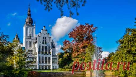 Скачать обои парк, Leeuwenstein Castle, фонтан, деревья, замок, Нидерланды, небо, пруд, облака, раздел пейзажи в разрешении 1920x1080