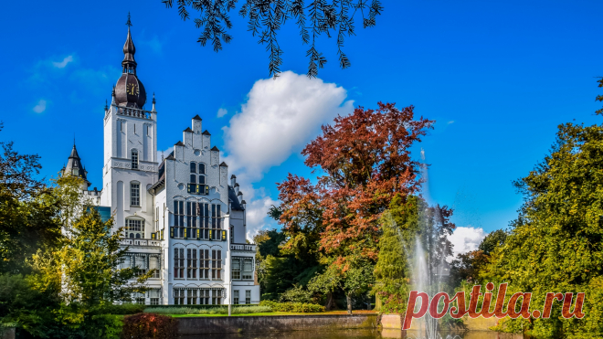 Скачать обои парк, Leeuwenstein Castle, фонтан, деревья, замок, Нидерланды, небо, пруд, облака, раздел пейзажи в разрешении 1920x1080