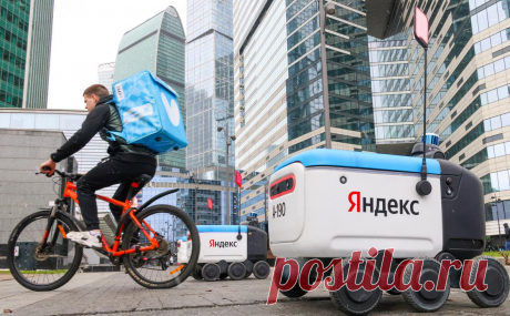 В «Яндексе» оценили готовность к серийному производству роботов-курьеров. В настоящее время роботы-курьеры «Яндекса» используются в отдельных районах Москвы, в Красной Поляне, Иннополисе и Мурино. В компании не исключили начала серийного производства, отметив, что сейчас в сборке 130 роботов