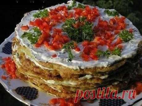 КАБАЧКОВЫЙ ТОРТ !!! **Кабачок 2шт -на крупную тёрку, отжать, убрать жидкость. Ввести: яйцо 4шт, мука 1ст, соль, перец -тесто, как на оладьи. В сковороде выпекать в блины, размазав ложкой, чтобы не были толстыми! Обжарим, остудим. *Помидоры 4шт -кружочками. *Соус: майонез 1/2ст, пресс/чеснок 3зуб. *Собираем: блинчик -соус-помидоры-блинчик и т.д. *Украсим сверху: 
 майонез, помидоры-кубики, зелень. *В холод на 30мин,  или кушать сразу !!!