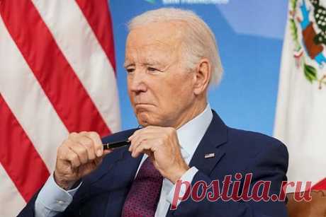 В США заявили о катастрофическом положении страны из-за Байдена. Экс-советник Пентагона, полковник Дуглас Макгрегор заявил, что США находятся в катастрофическом положении из-за президента страны Джо Байдена. Он отметил, что страна находится в очень резком упадке, а власти больше не контролируют границы и иммиграцию, не подавляют преступность.