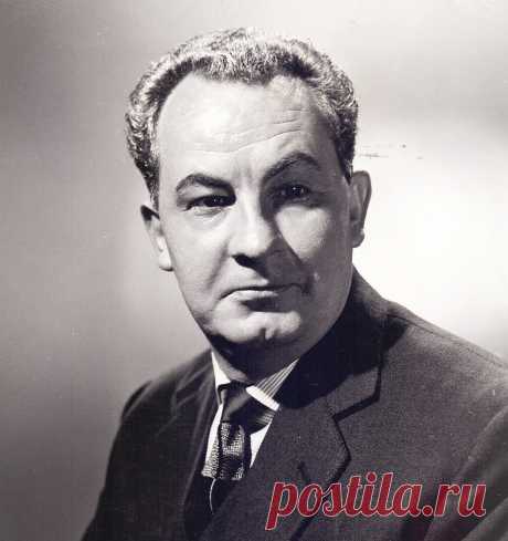 Лео МакКерн, 16 марта, 1920
 • 23 июля 2002