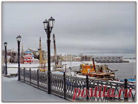 View from the embankment of the dam and hydroelectric Museum-Reserve.
During the Great Patriotic War took children of besieged Leningrad. The city has 11 museums, including the Uglich State Historical-Architectural and Art Museum.