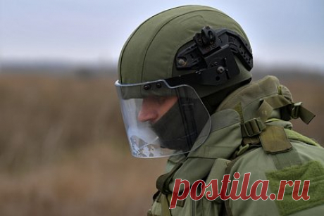 Росгвардия изъяла взрыватель на месте детонации артиллерийского снаряда. В Ленинградской области росгврадейцы осмотрели место, где накануне произошел взрыв и пострадал 36-летний мужчина. Специалисты взрывотехники ОМОН «Бастион» приехали к деревне Елизаветинка Всеволожского района. Они установили, что там сдетонировал артиллерийский снаряд (RYG) финского производства образца 1918 года.