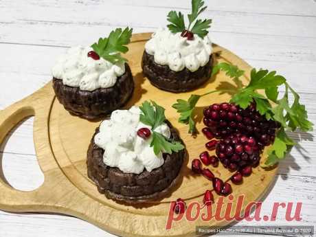 Печёночные кексы с овощной начинкой и сырной шапочкой - оригинальная закуска.