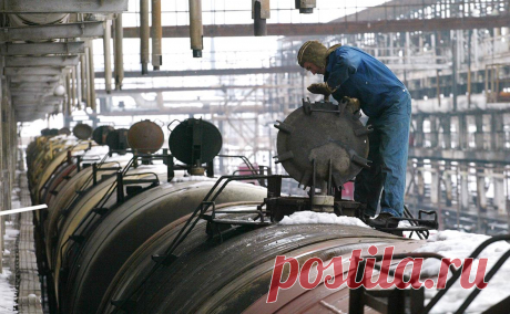 Bloomberg сообщил о росте объемов экспорта нефтепродуктов из России. Среднесуточный объем экспорта в последние недели стал самым высоким с сентября, пишет Bloomberg. За неделю до 17 декабря выросли поставки дизеля, нафты и газойля
