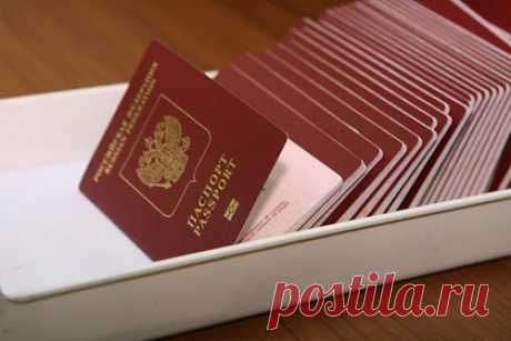 В России ввели единый перечень недействительности загранпаспортов. В России расширили основания для признания загранпаспортов граждан недействительными. Соответствующий закон правительства приняла Госдума. Согласно изменениям, основанием для признания заграничного документа недействительным станет его утрата, прекращение гражданства и непригодность документа.