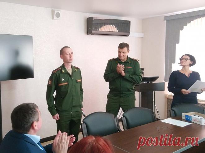 Сколько стоит «откосить» от армии, воинское звание и получить награду за службу на Кавказе Службу в армии называют «школой жизни». Считается, что только отдав долг Родине, юноша становится настоящим мужчиной, хотя скандальные сводки про дедовщину, сумасбродство командиров и тяготы службы да