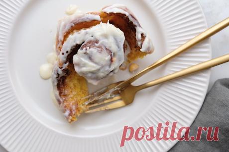 Тыквенные булочки с разными начинками • Dolce Vita Blog Мягкие таящие во рту булочки на тыквенном тесте, с разными начинками: карамельные яблоки, орехи, пряности. Как приготовить синнабоны? Рецепт с фото