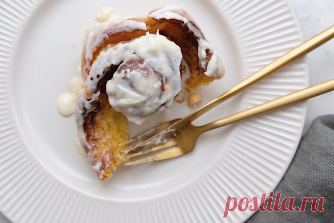 Тыквенные булочки с разными начинками • Dolce Vita Blog Мягкие таящие во рту булочки на тыквенном тесте, с разными начинками: карамельные яблоки, орехи, пряности. Как приготовить синнабоны? Рецепт с фото