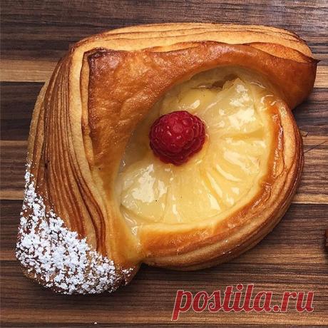 Pineapple & raspberry Danish @epicerieboulud  #newyork #nyc #danish #viennoiserie #croissant #baker