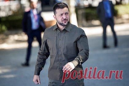 Зеленский впервые встретился с Пашиняном. Президент Украины Владимир Зеленский и премьер-министр Армении Никол Пашинян провели короткую беседу в рамках саммита Европейского политического сообщества в испанской Гранаде, это была их первая встреча. По словам украинского лидера, они обсудили ситуацию с безопасностью на Южном Кавказе и двустороннее сотрудничество.