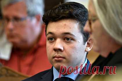 Застреливший двух протестующих в США подросток выразил поддержку движению BLM. В США застреливший двух протестующих во время беспорядков в городе Кеноша, штат Висконсин, подросток Кайл Риттенхаус выразил поддержку движению Black Lives Matter (BLM, «Жизни черных важны») и заявил, что он не расист. «Раса ни при чем... здесь речь идет о праве на самооборону», — подчеркнул американец.