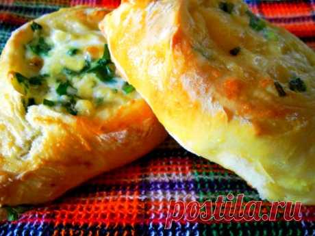 Открытые пирожки с сыром и зеленью