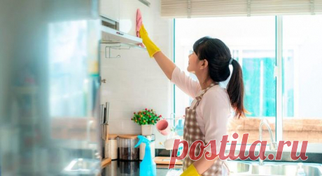 Чем отмыть кухонные шкафы Подберите подходящие средства и не допускайте ошибок, которые могут испортить кухонный гарнитур.Убирая кухню, мы чаще всего уделяем внимание трем зонам: мойке, плите и рабочей столешнице. Это, конечно...