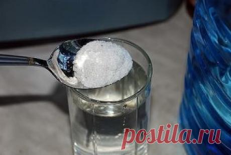 Вот что будет с квартирой, если поставить на пол стакан с солью и уксусом.
Результат — уже через сутки. Мало кто об этом задумывается, но в доме тоже может накапливаться негативная энергия.

Последствия вам наверняка знакомы: тяжелое состояние вечной усталости, которое не проходит даже в родных стенах.

Но, слава Богу, есть один надежный, проверенный столетиями способ выгнать негатив из дому!

Вам будут нужны только:
Обычный стеклянный стакан;
Соль;
Вода;
Белый уксус.
Что ...