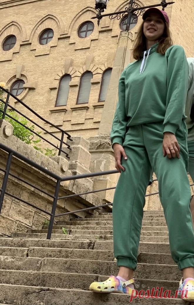 Худи, толстовка, свитшот, лонгслив, джоггеры. Спортивная одежда. В чем отличие и почему так называются. | О рукоделии, и не только. 🧵✂️👜 | Яндекс Дзен