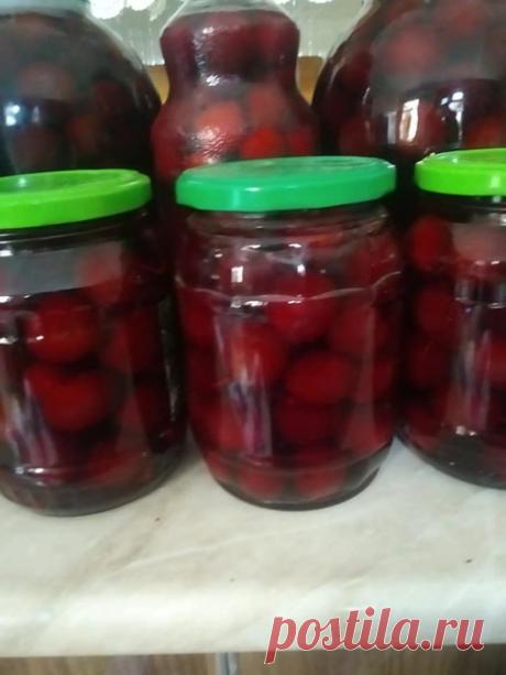 Соленье из терна

Рецепт от Pervane Heyderova 

В банку 1 кг кладу терн Между ними,сами что любите Чеснок ,лавровый лист,острый перец,сладкий перец,зелень что хотите Сверху 1 ст.л сахарного песка + 1 ч.л соли .+ - не играет роли Залила прям пипящим кипятком + 3 капли эуксусной эсенции и закрыла Для каждой банки чайник заново кипячу. Остаются целыми и твёрдым